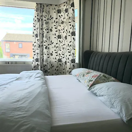Сasa de vacaciones Six Bed With Two Parking Space And Garden *