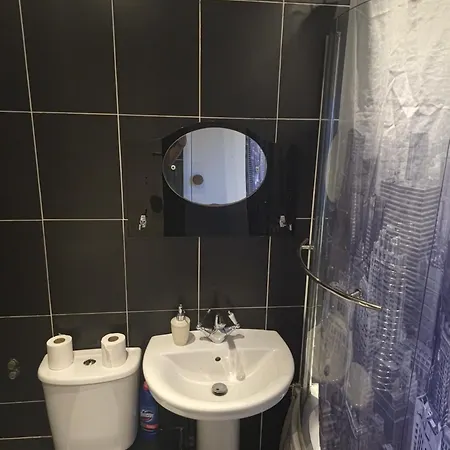 Six Bed With Two Parking Space And Garden Bristol
