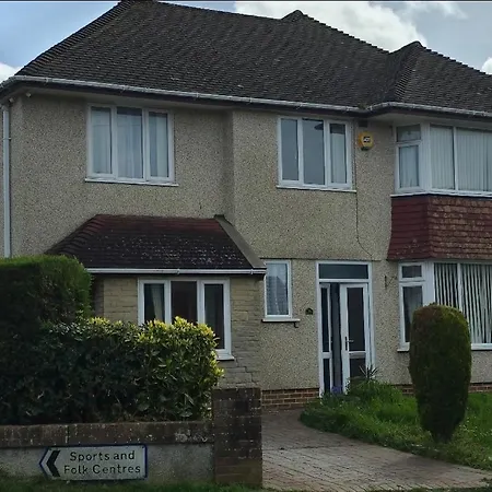 Six Bed With Two Parking Space And Garden *