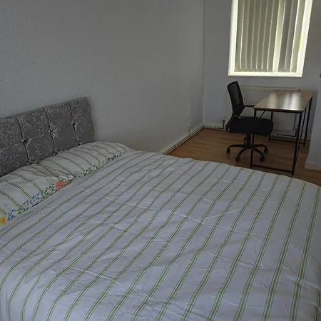 Six Bed With Two Parking Space And Garden Сasa de vacaciones *