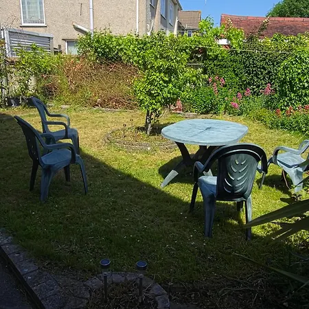 Six Bed With Two Parking Space And Garden Bristol