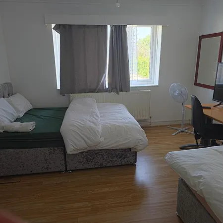 Six Bed With Two Parking Space And Garden * Bristol