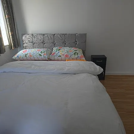 Six Bed With Two Parking Space And Garden Сasa de vacaciones *