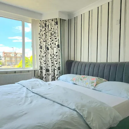 Six Bed With Two Parking Space And Garden Сasa de vacaciones Bristol